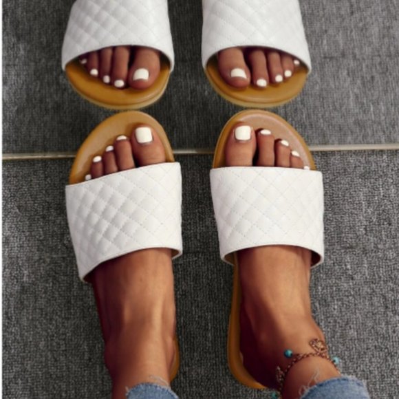 Quilted Slide Sandals Size: US (11) - Picture 1 of 3